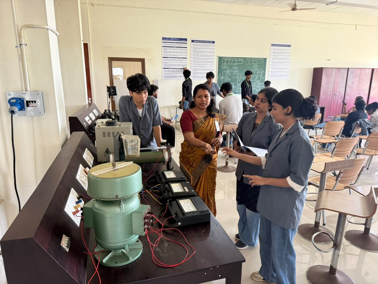 LaboratoriesImages/CIRCUITS_AND_MEASUREMENTS_LAB.jpeg